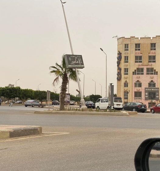  استغاثات من عمود إنارة آيل للسقوط بالمجاورة 19 في العاشر من رمضان