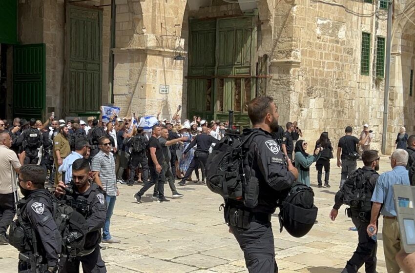  مستوطنون يقتحمون الأقصى تحت حماية شرطة الاحتلال