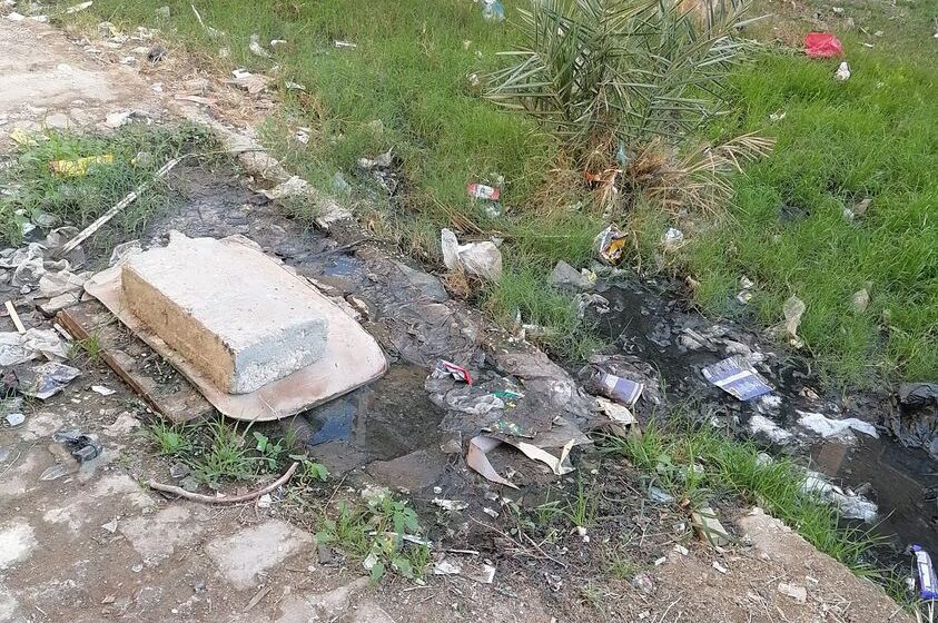  تغرق الشارع.. أهالي المجاورة 54 بالعاشر يطالبون بتسليك “بالوعة صرف”
