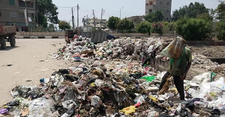  عزبة أبوخليل بفاقوس تشكو انتشار القمامة